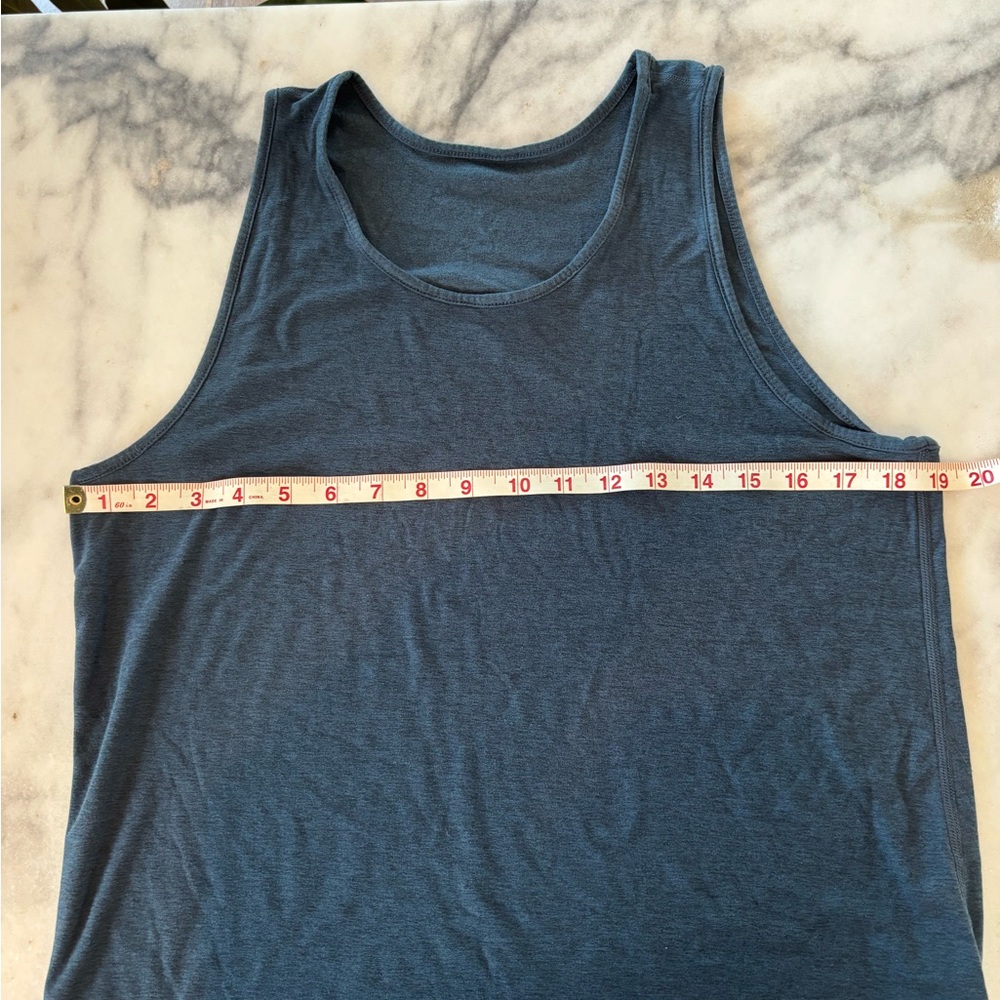 Vuori Men’s Strato Tech Tank in Navy Sz S - Picture 6 of 7